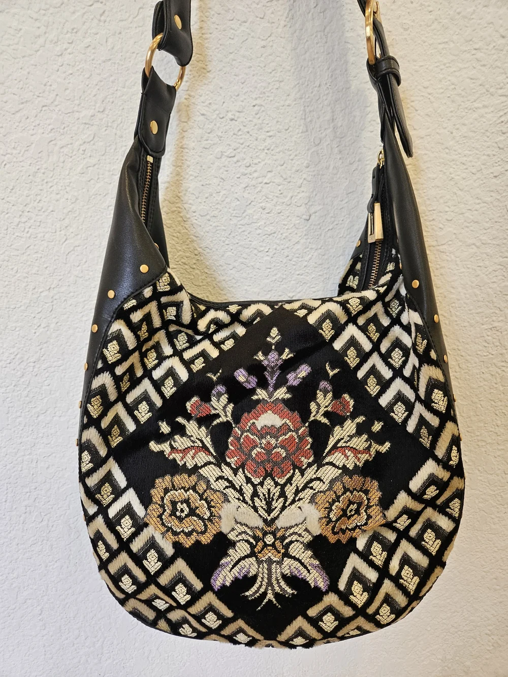 Maxx NY Vintage Floral Crest Tapestry Carpet Bag Hobo Purse Black Leather